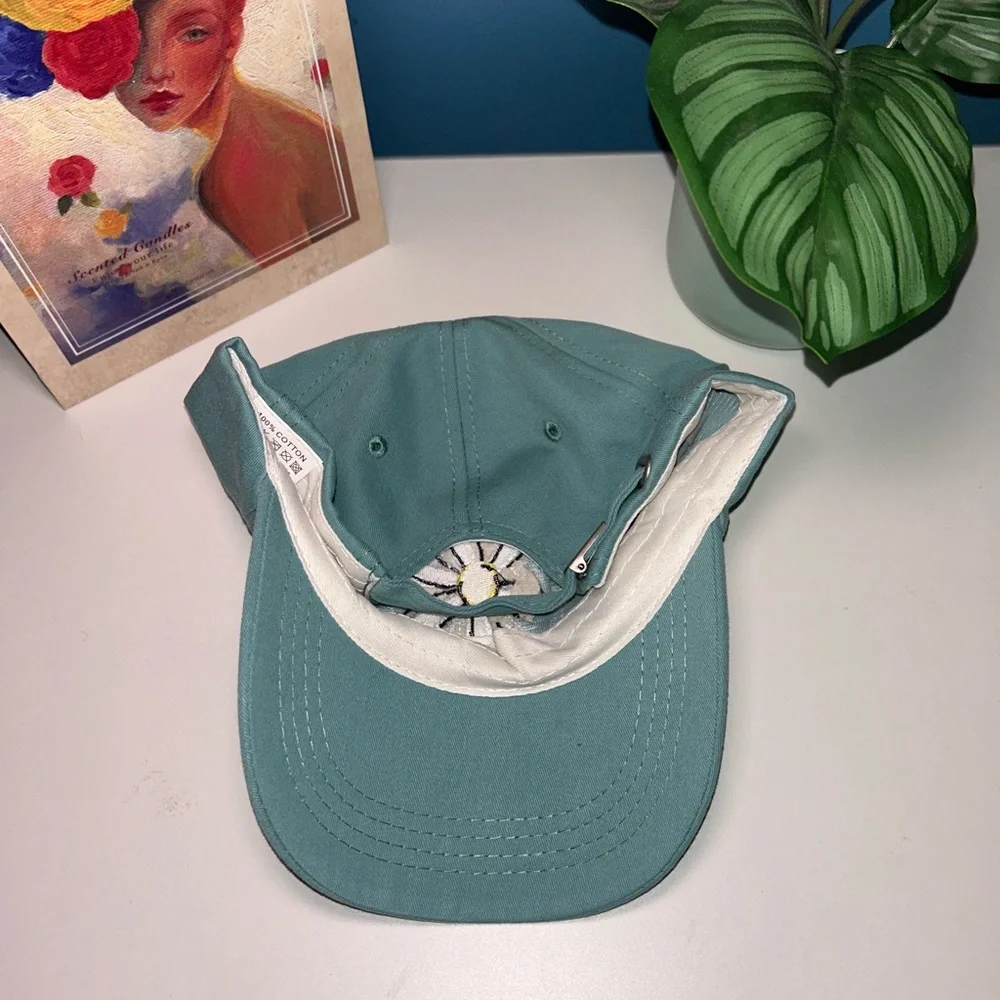 WOMENS TEAL CAP WITH DAISY EMBROIDERY